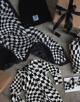 B&W Wavy Checker | Reversible Muslin Quilt