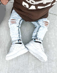 DISTRESSED JEANS - LIGHT WASH