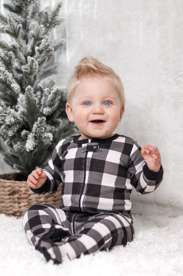 Leveret Footed Zip Pajamas - Black + White