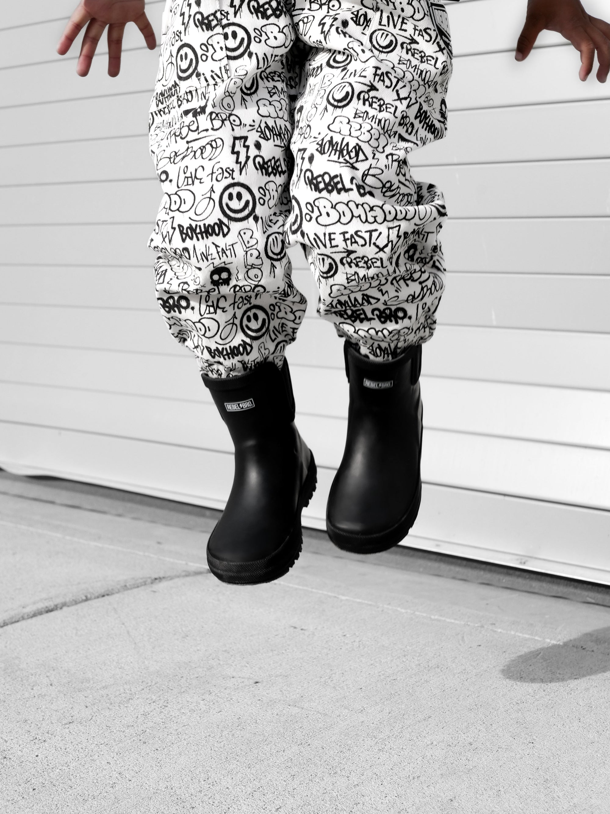 Classic Midi Rain Boot in Black / Black