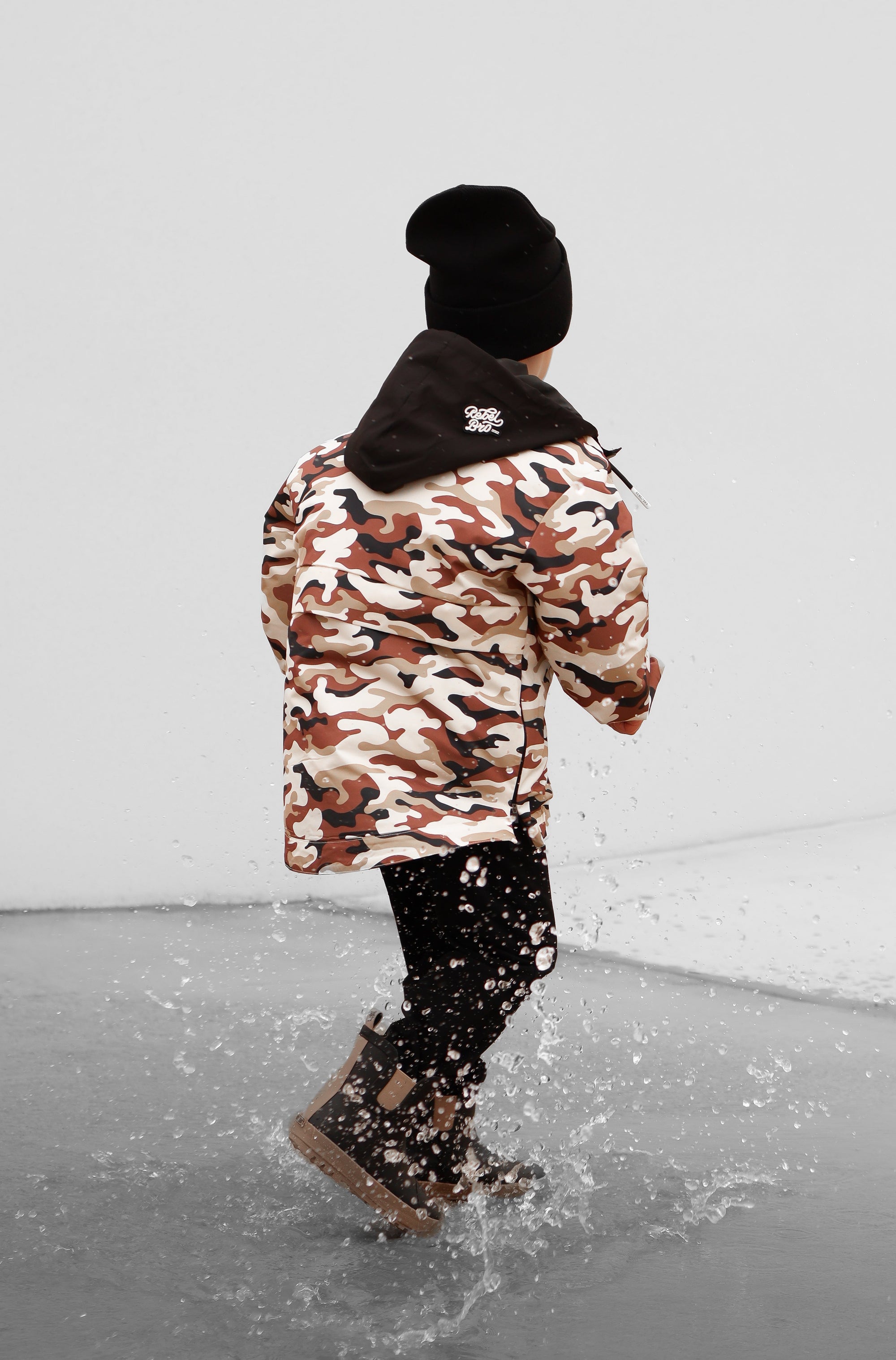 Classic Midi Rain Boot in Black / Taupe