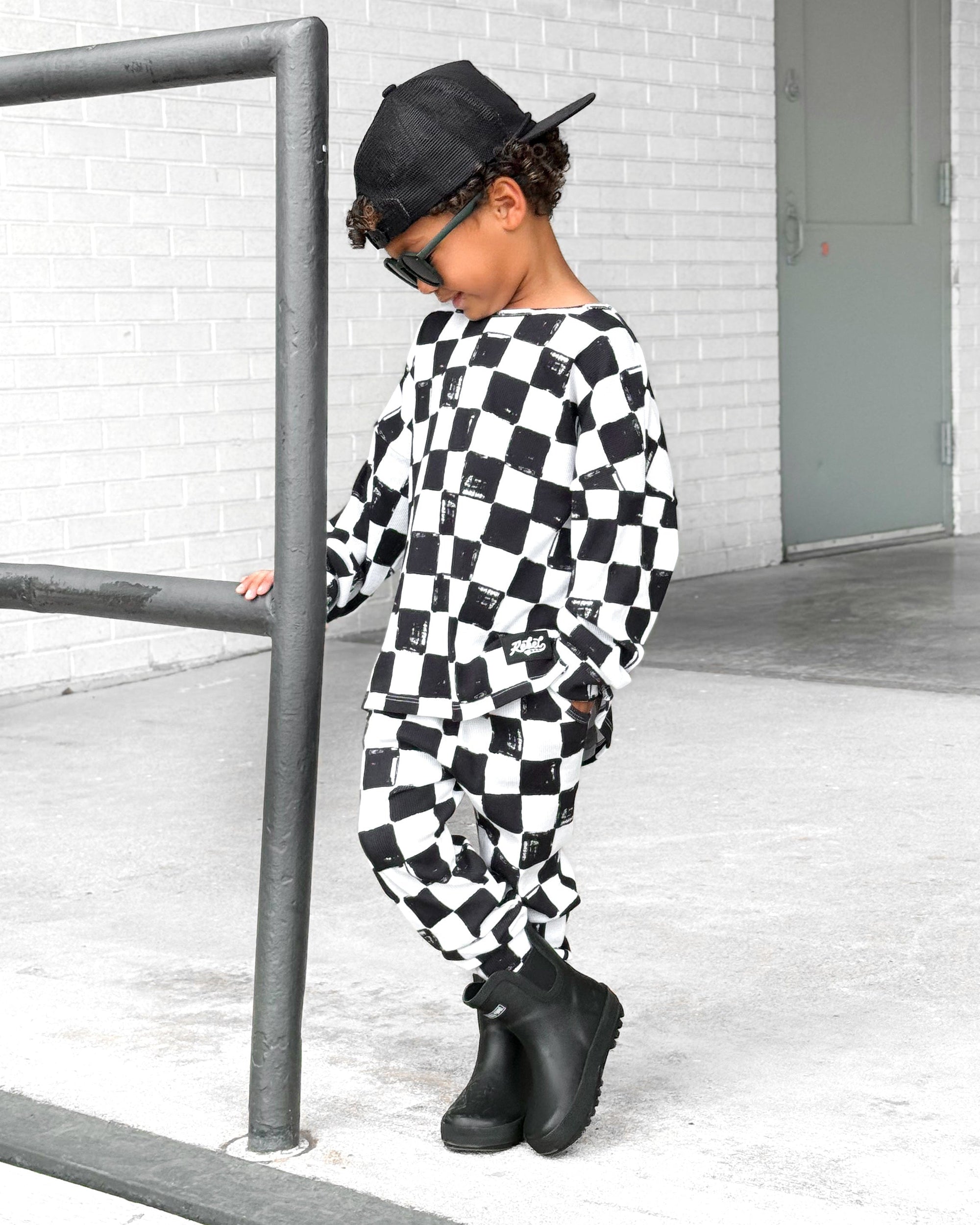 Classic Midi Rain Boot in Black / Black