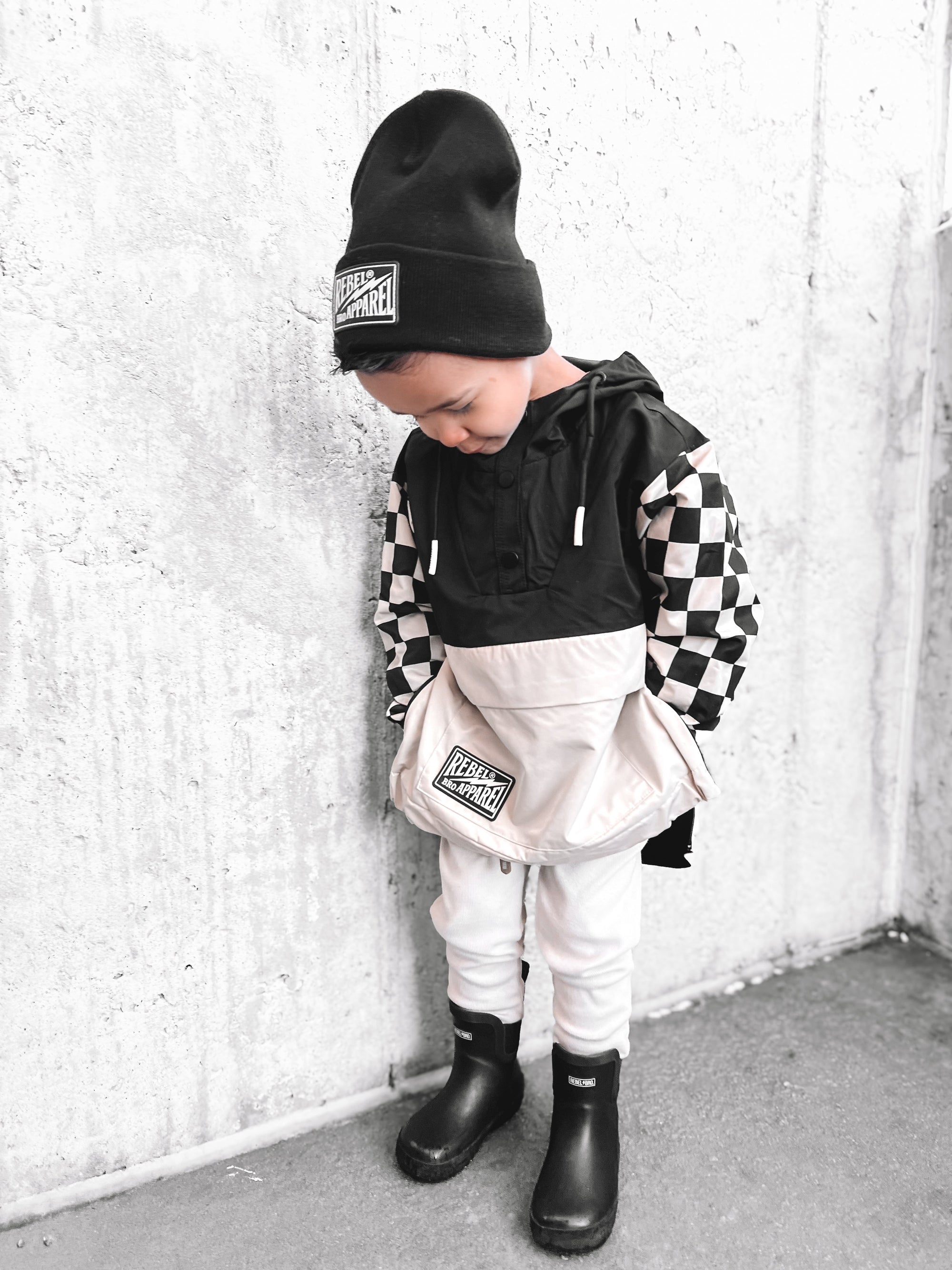 Pullover Windbreaker in Black/Oat