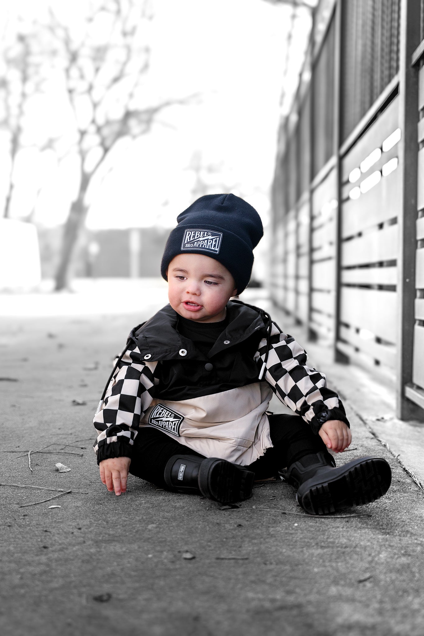 Pullover Windbreaker in Black/Oat