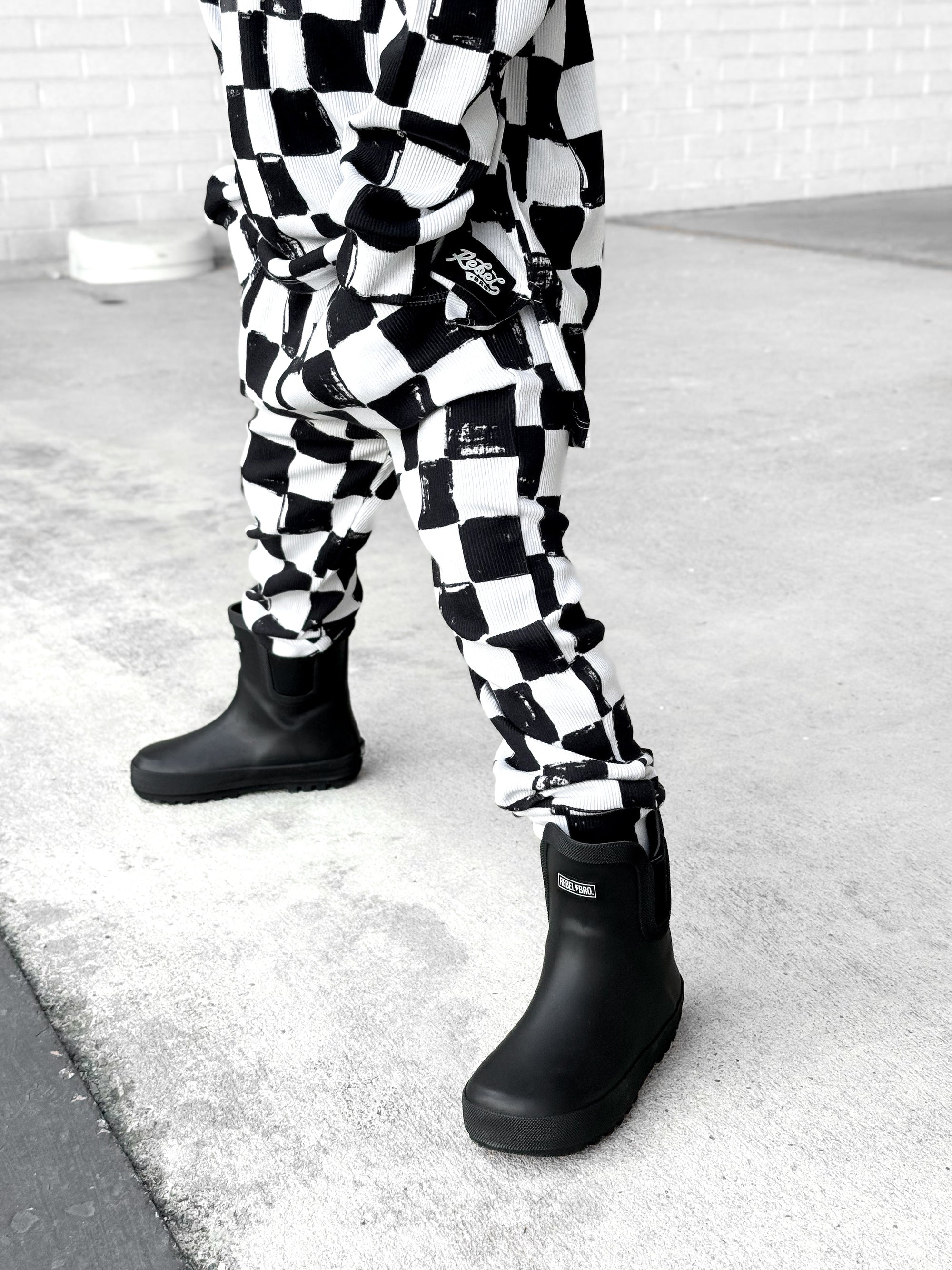Classic Midi Rain Boot in Black / Black