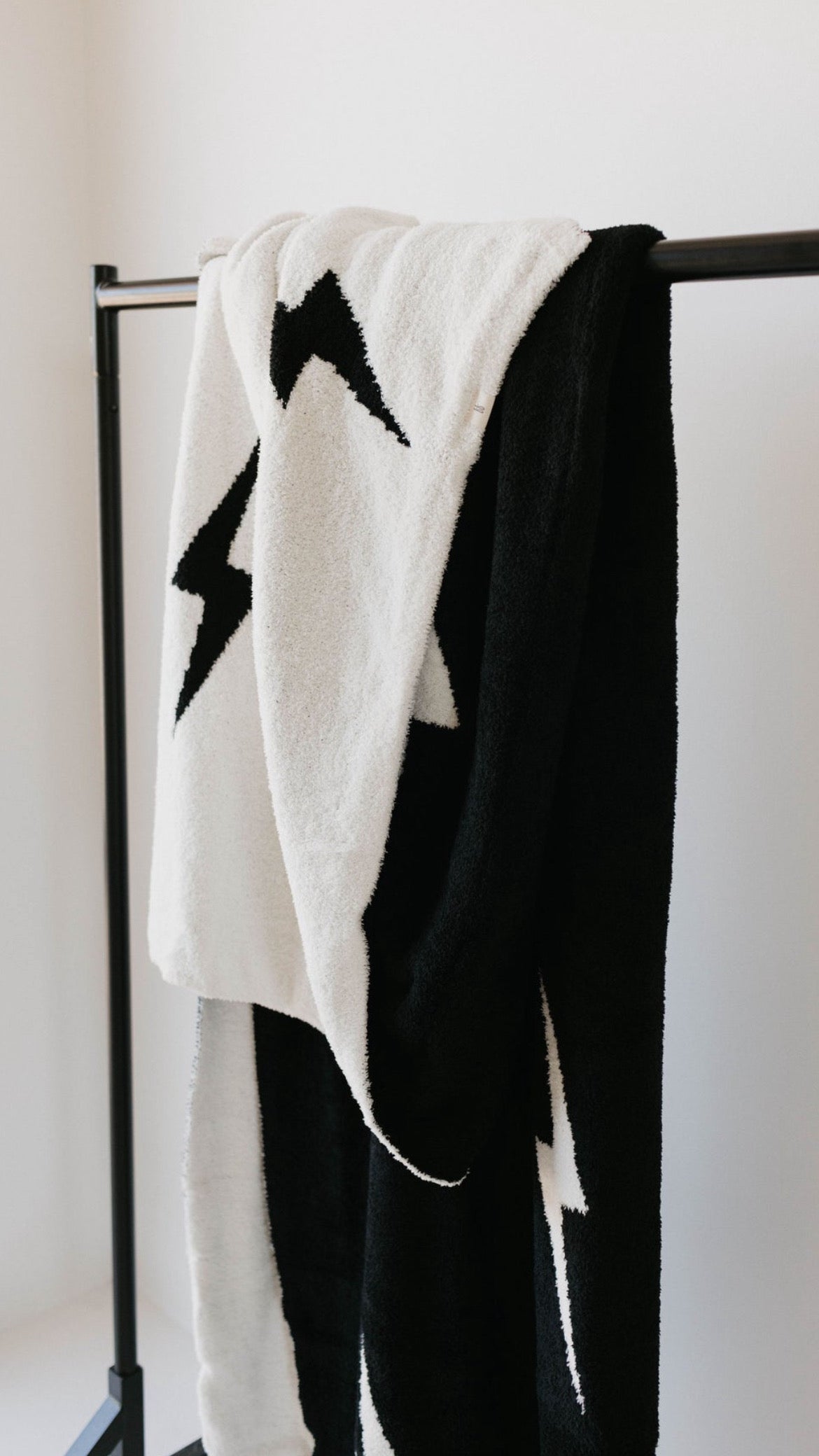 Black & White Lightning Bolt | Plush Blanket