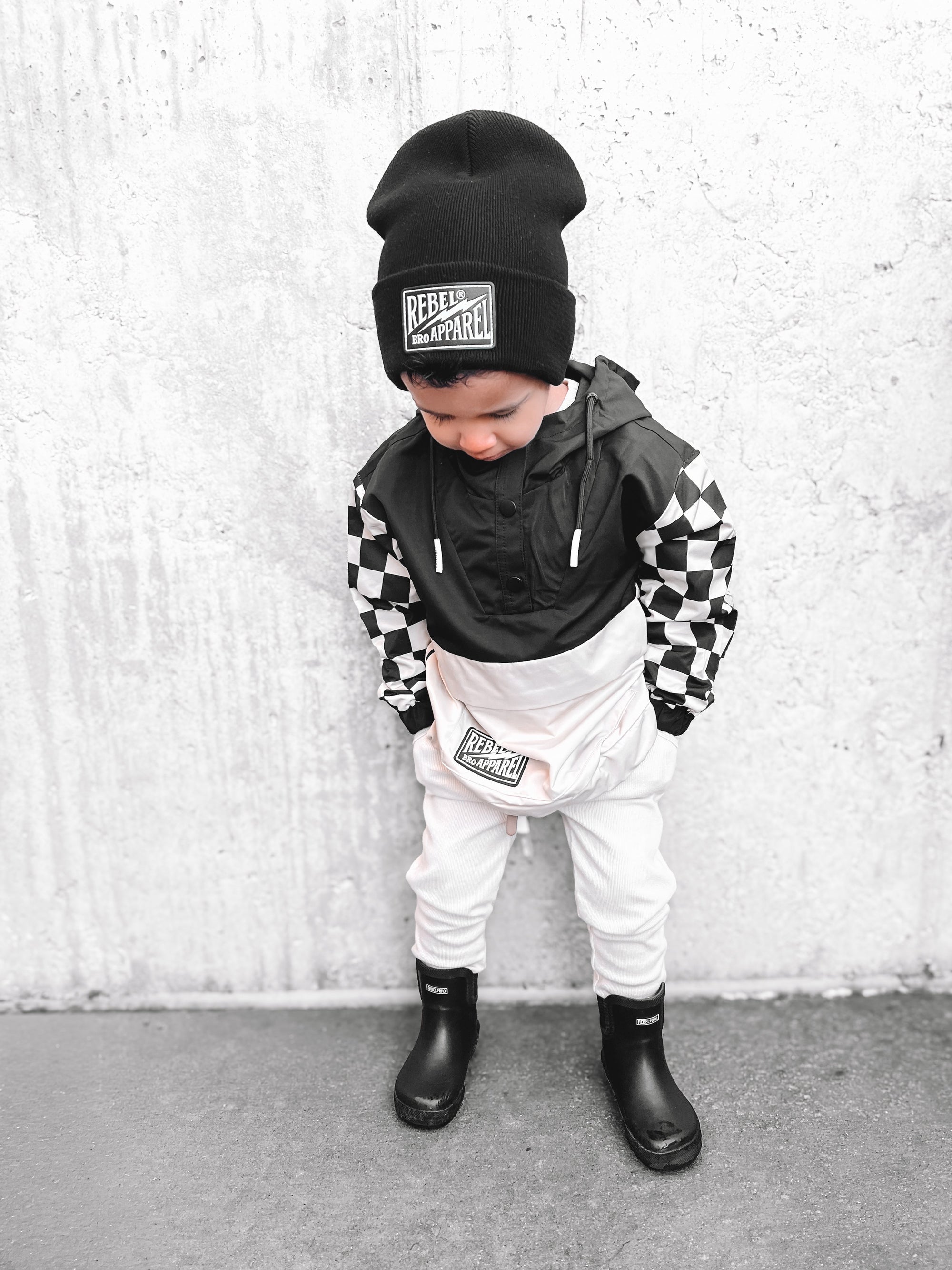 Pullover Windbreaker in Black/Oat