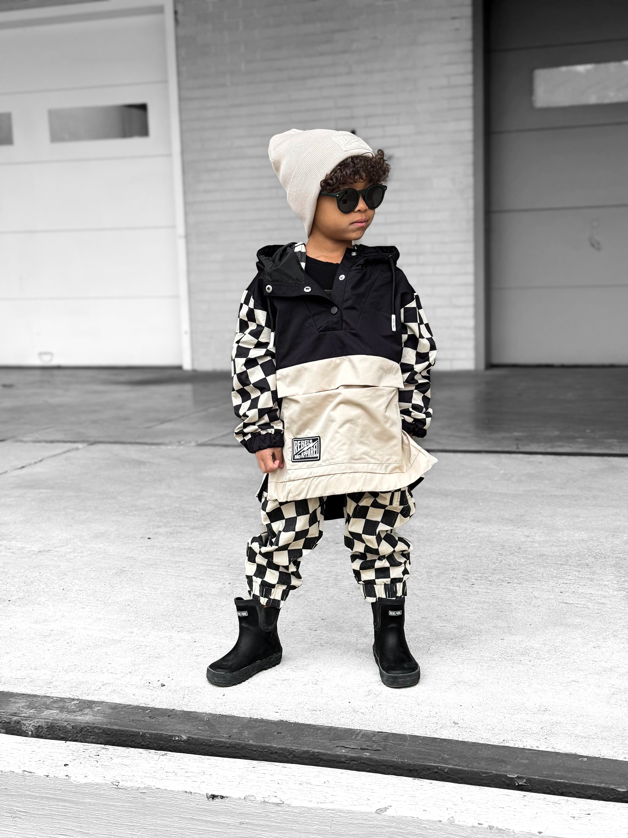 Pullover Windbreaker in Black/Oat