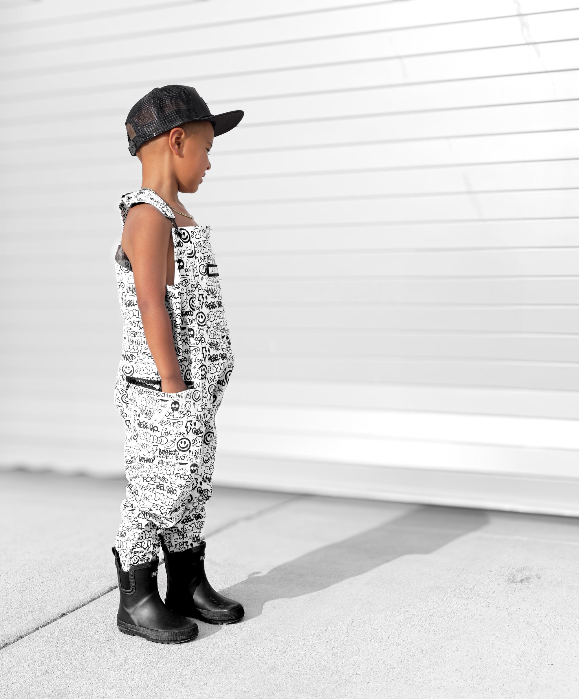Classic Midi Rain Boot in Black / Black