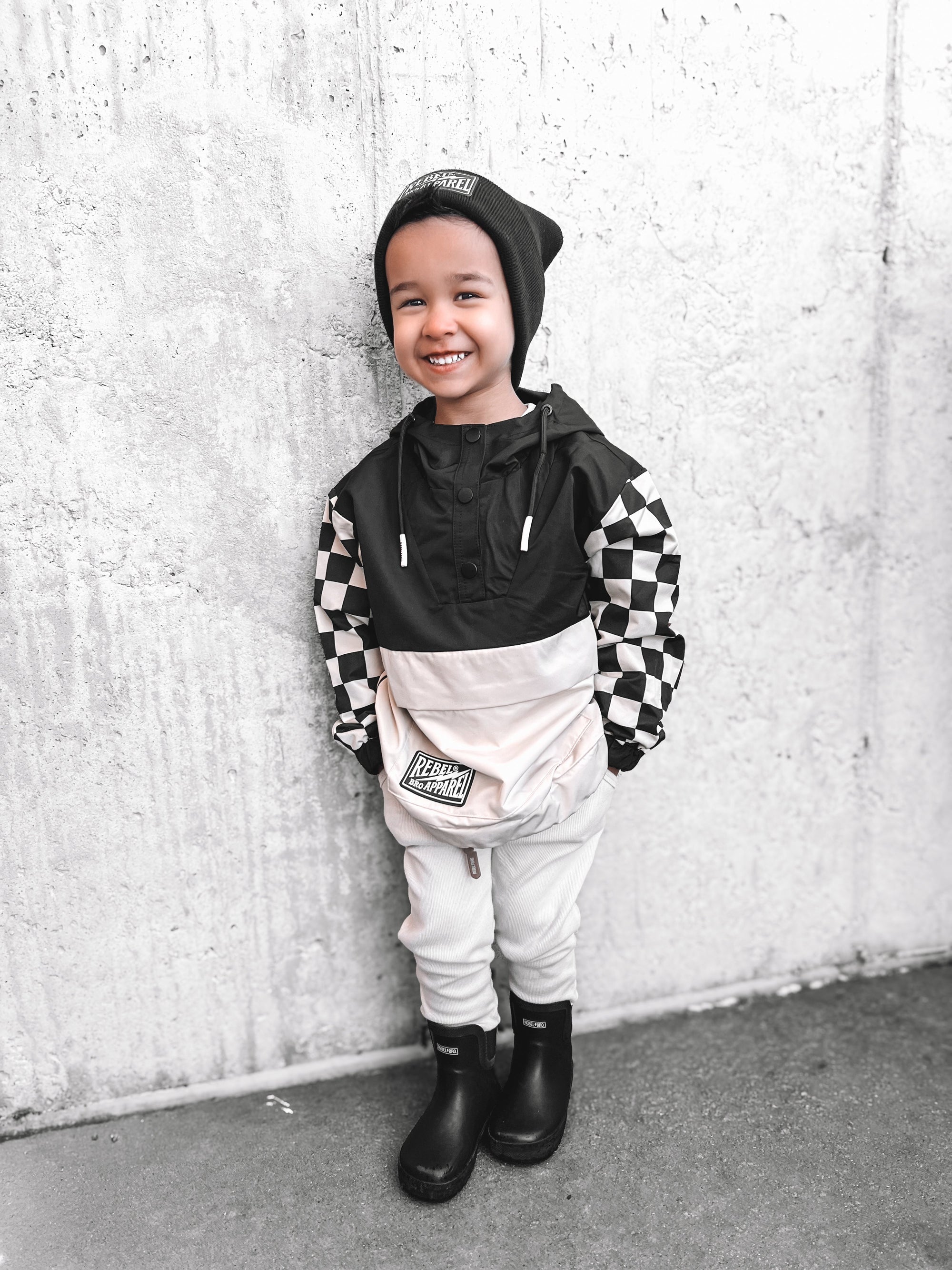 Pullover Windbreaker in Black/Oat