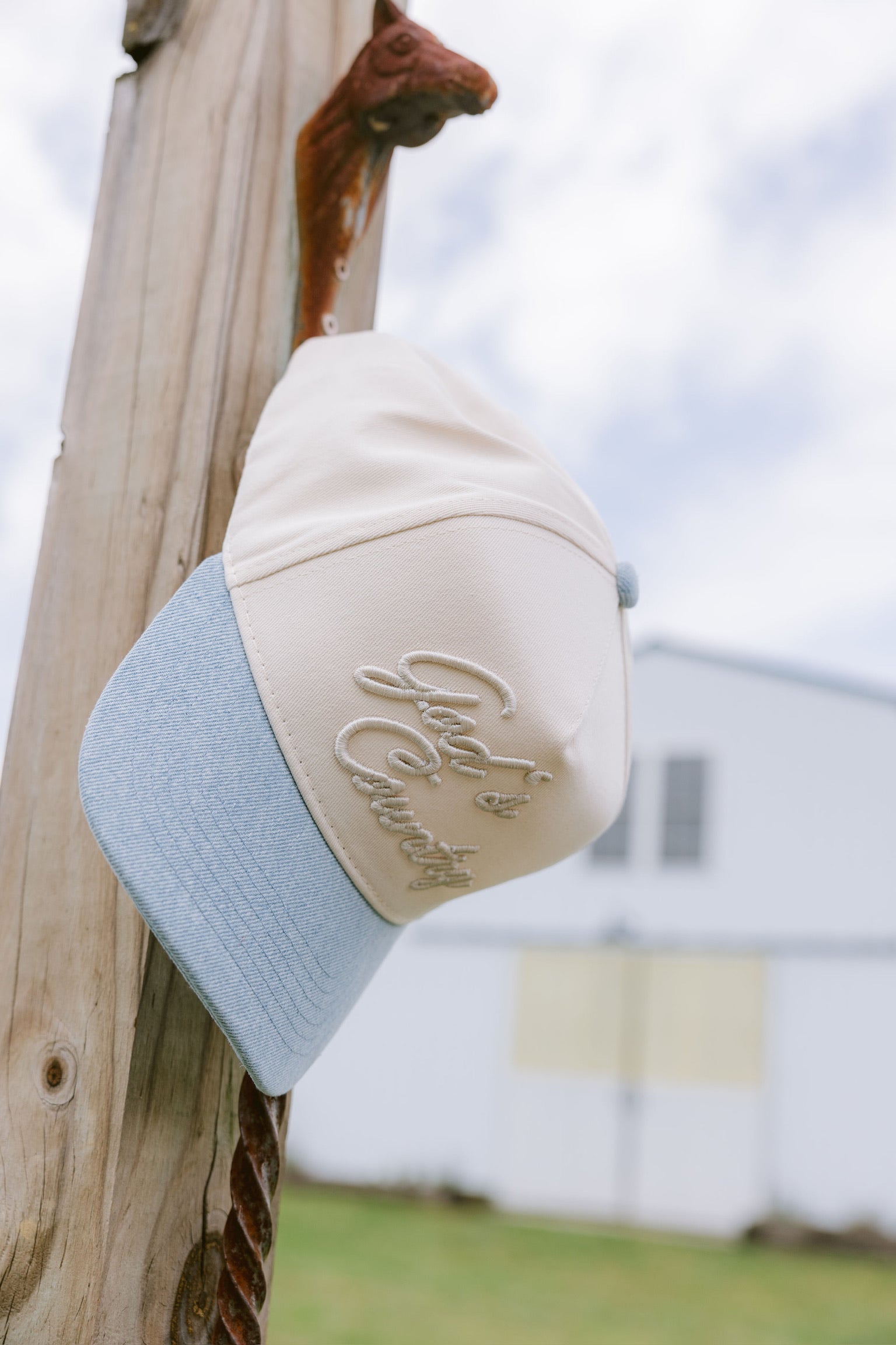 God&#39;s Country - Vintage Trucker Hat