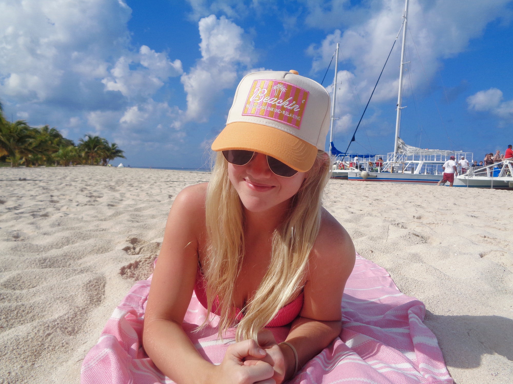 Beachin&#39; - Vintage Trucker Hat
