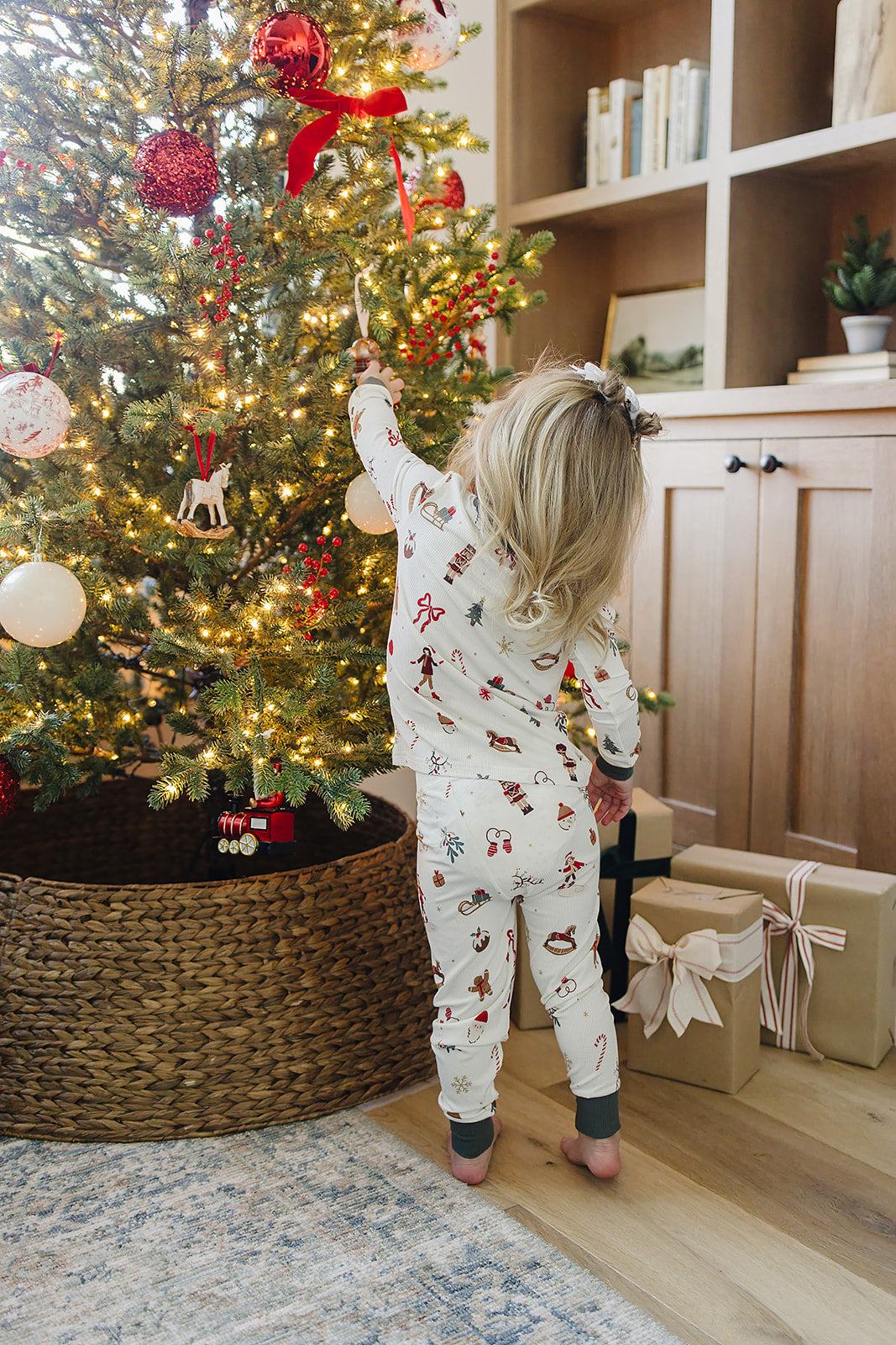 Merry &amp; Bright Ribbed Bamboo Cozy Set