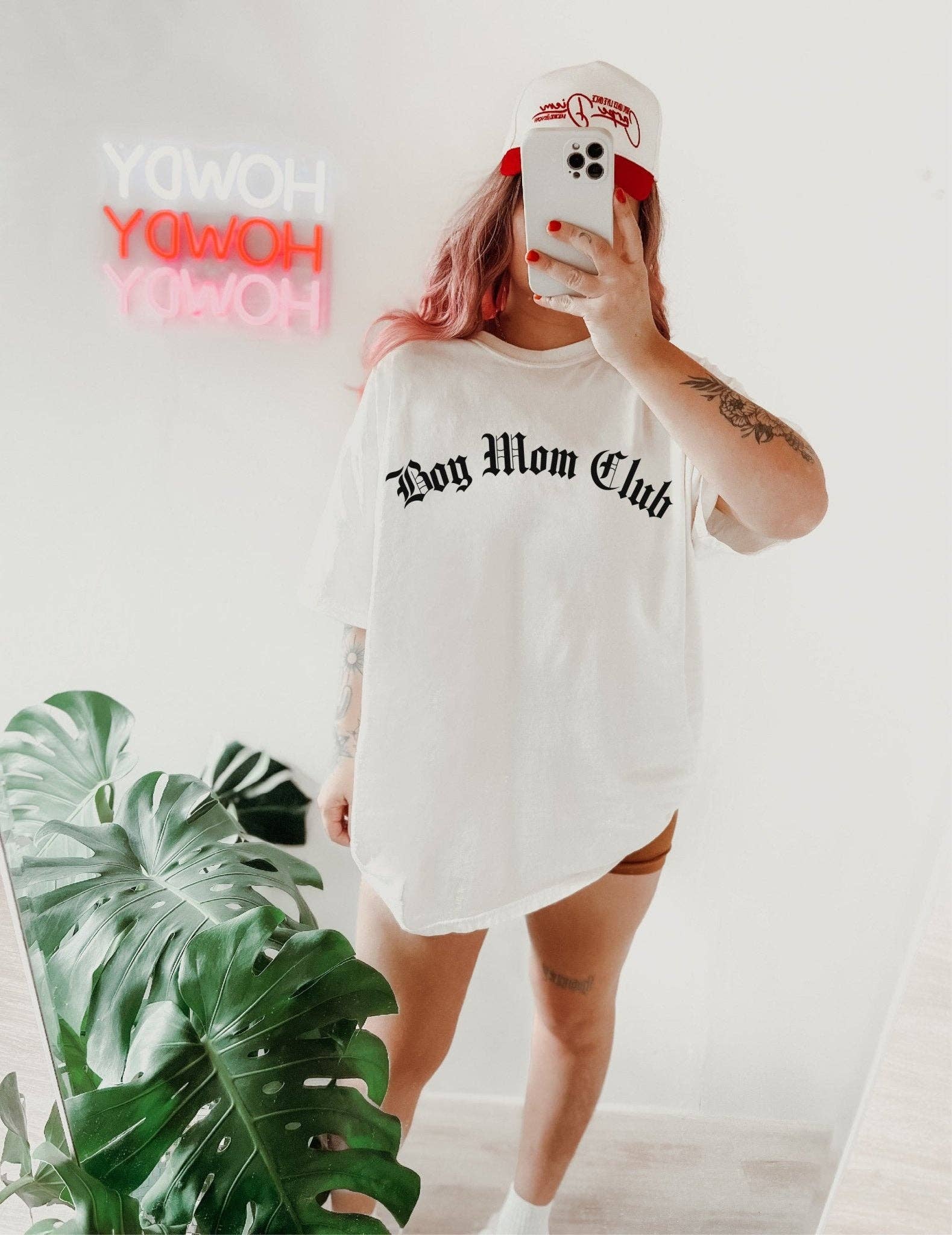 Boy Mom Club Blackletter Tee - Ivory: Small