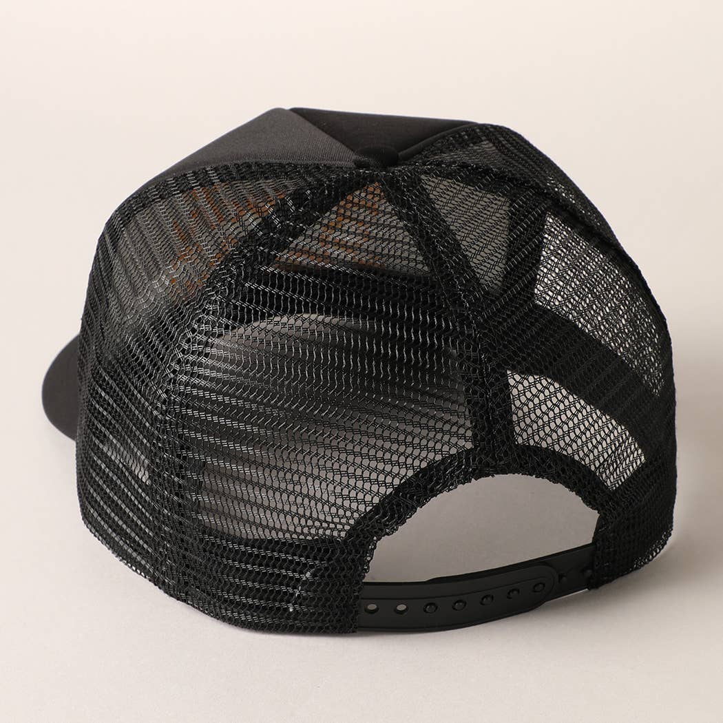 Howdy Darlin&#39; Embroidered Mesh Back Trucker Cap: One Size / BLACK
