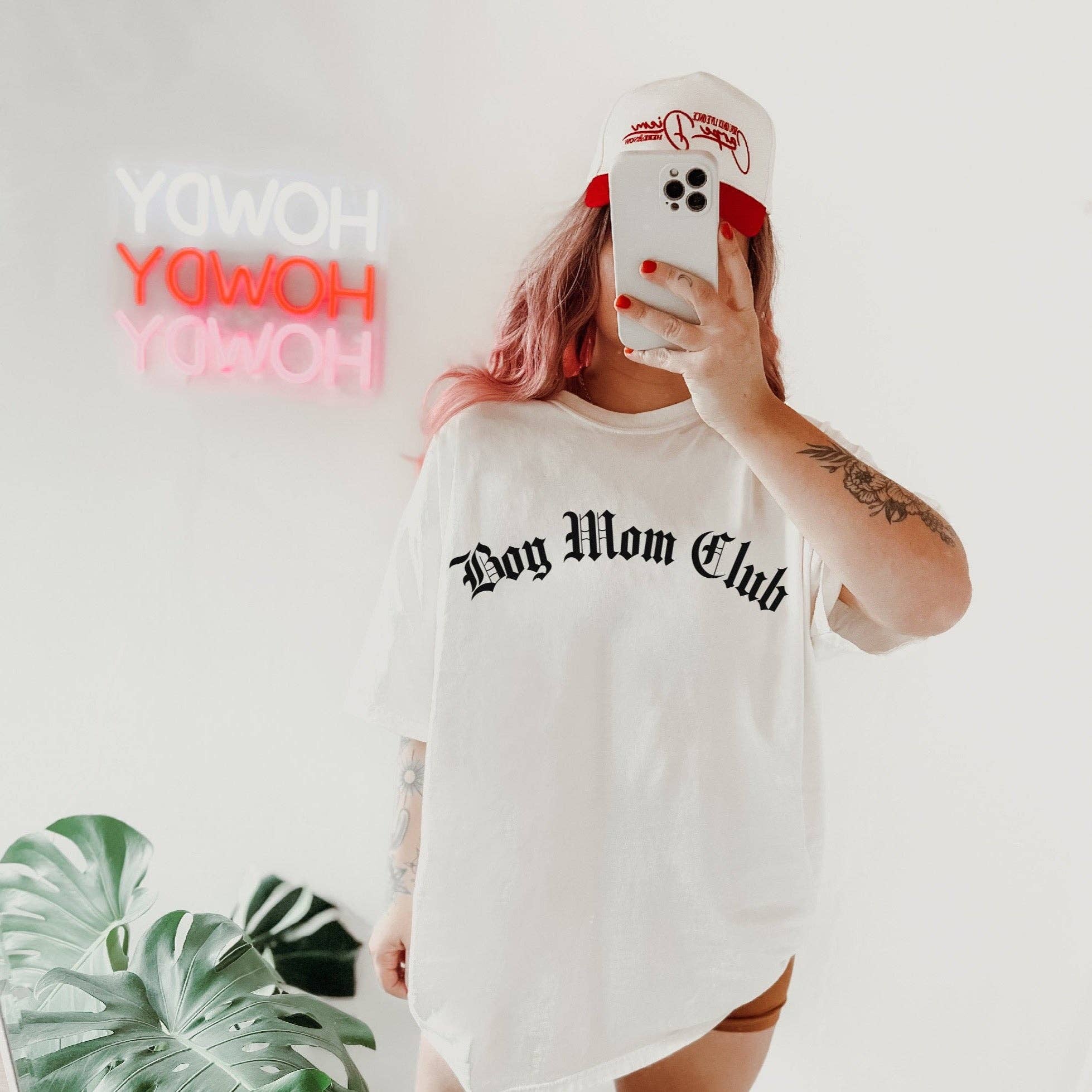 Boy Mom Club Blackletter Tee - Ivory: Small