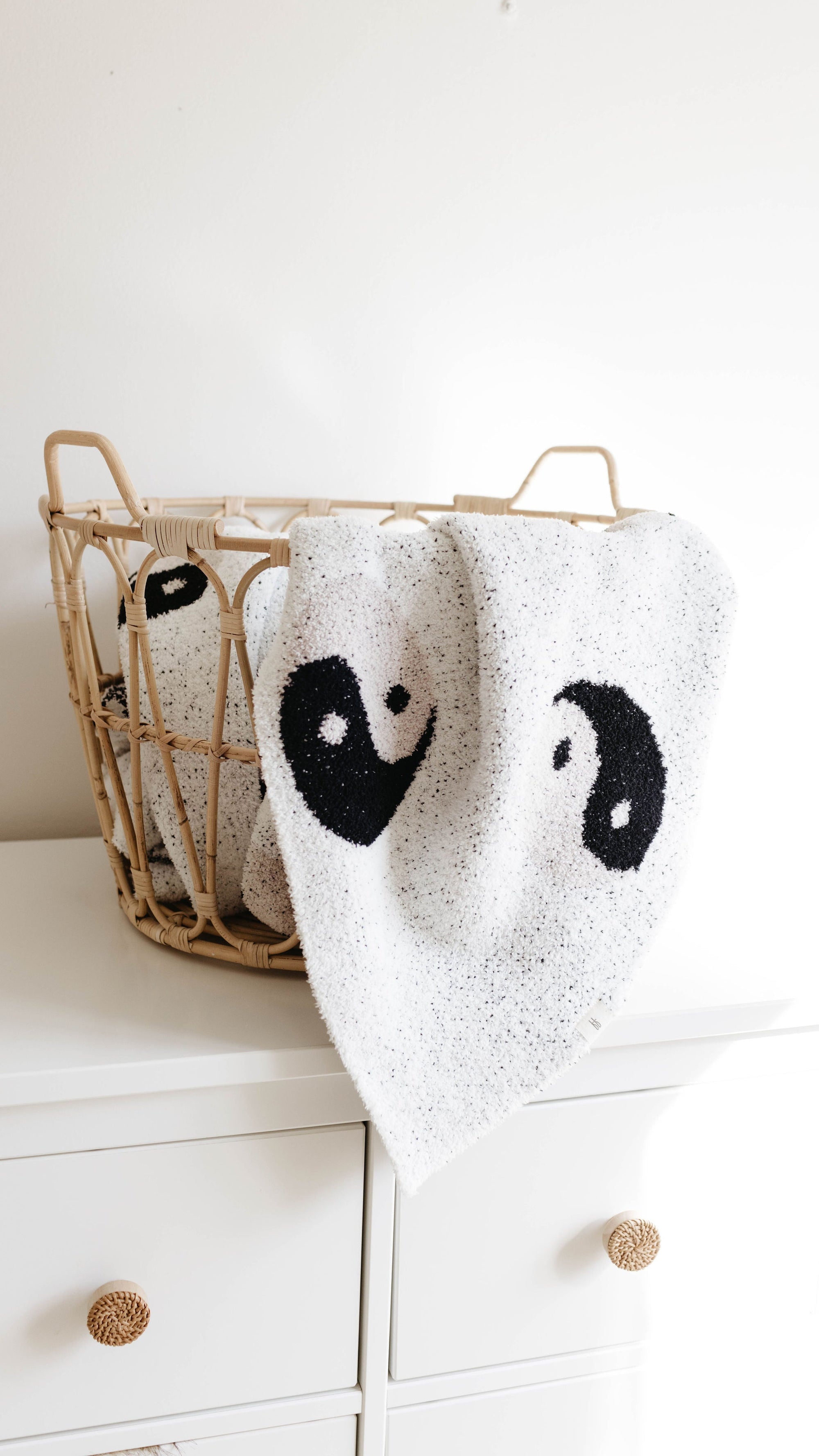Plush Blanket | Black &amp; White Yin Yang