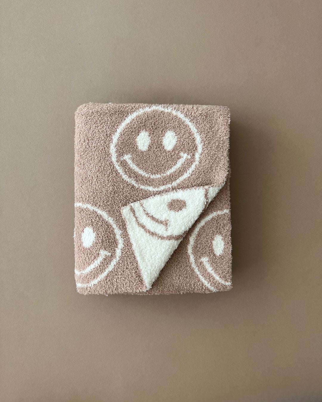 Smiley Fuzzy Blanket | Latte